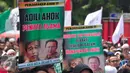 Ribuan orang berunjuk rasa menuntut agar kepolisian serius menyelidiki dugaan penistaan agama dengan terlapor Gubernur DKI Jakarta, Basuki Tjahaja Purnama alias Ahok  di depan Masjid Baiturrahman Semarang, Jumat (4/11). (Liputan6.com/Gholib)