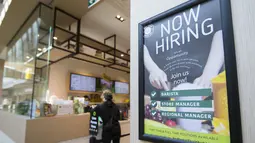 Sebuah poster lowongan pekerjaan terlihat di luar sebuah toko di Square One Shopping Center di Mississauga, Ontario, Kanada (9/10/2020). Tingkat pengangguran di Kanada pada September turun menjadi 9 persen dari 10,2 persen pada Agustus. (Xinhua/Zou Zheng)
