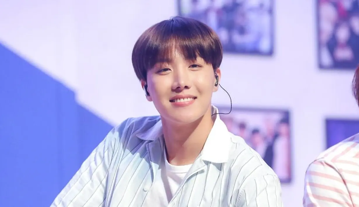 Kisah cinta J-Hope BTS sungguh menyedihkan, lantaran ia pernah punya pacar saat masih di sekolh namun pacarnya meninggalkannya demi laki-laki lain. (Foto: soompi.com)