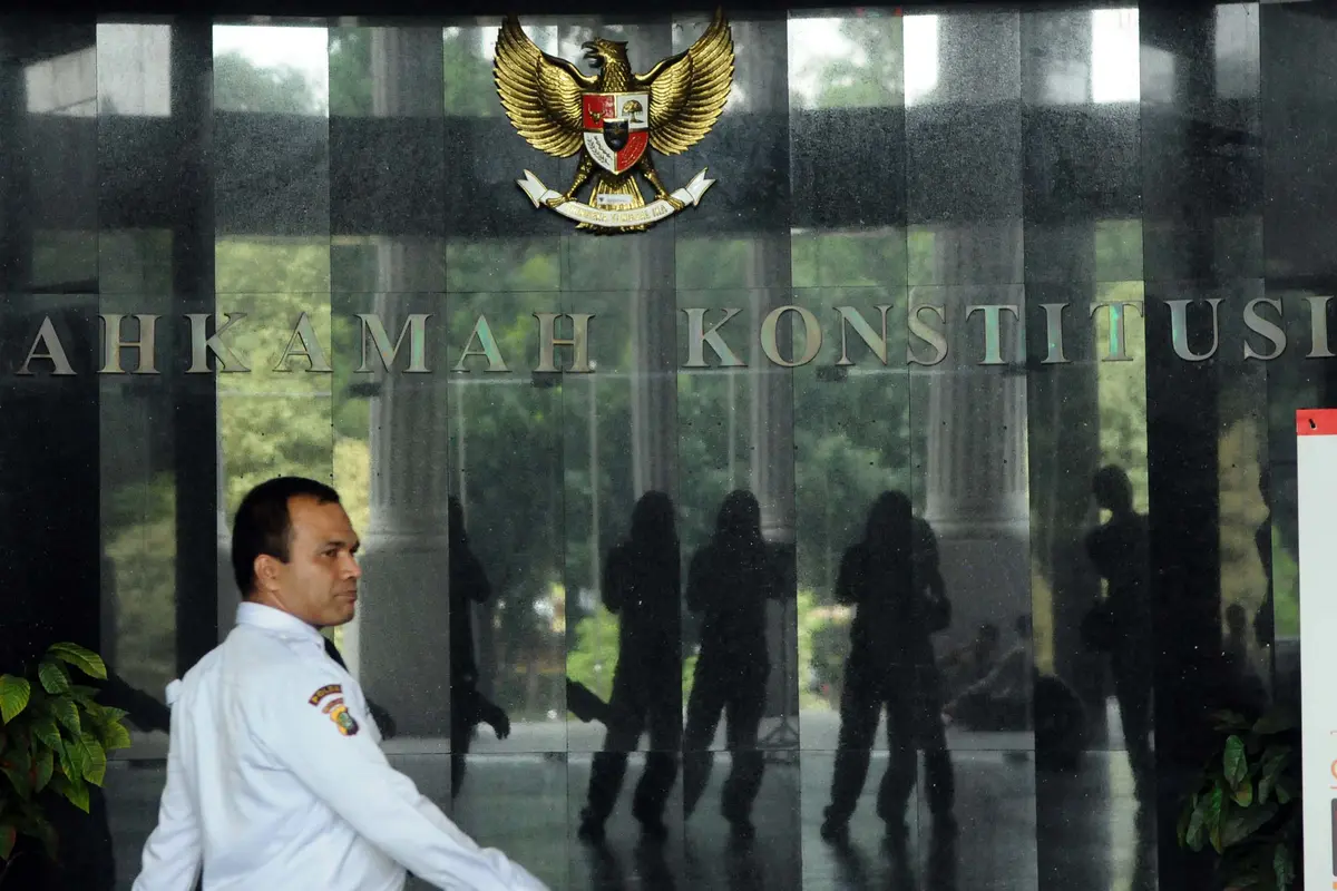 20160118-Hakim MK Bacakan Putusan, Petugas Keamanan Jaga Ketat Gedung MK-Jakarta