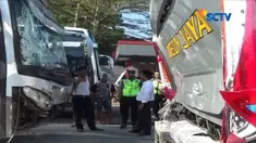 Akibat tabrakan tersebut bus rusak parah, sehingga ratusan jemaah tidak bisa melanjutkan perjalanan ke Asrama Haji Donohudan, Boyolali.