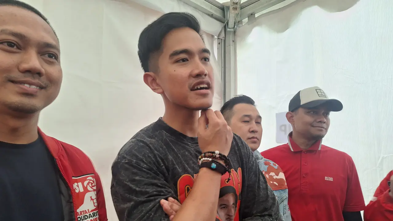 Ketua Umum Partai Solidaritas Indonesia (Ketum PSI) Kaesang Pangarep saat kampanye akbar di Kediri, Jawa Timur, Selasa (23/1/2024).
