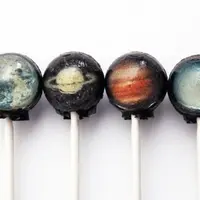 Yuk, rasakan sensasi melahap 'tata surya' dalam satu gigitan permen.