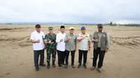 Kasatgas Tito Tinjau Sawah Tertimbun Lumpur di Pidie Jaya, Minta Dukungan Kementan untuk Pemulihan