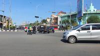 Simpang Ramanda di pertemuan antara Jalan Arif Rahman Hakim dan Jalan Raya Margonda, Kota Depok, akan dilakukan pelebaran jalan untuk meminimalisir kemacetan. (Liputan6.com/Dicky Agung Prihanto)