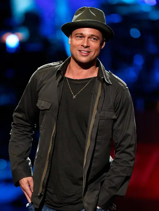 “Hidupnya (Brad Pitt) terhambat dengan waktu yang dihabiskan selama setahun belakangan ini lantaran berurusan dengan Angelina Jolie. Dia ingin melanjutkan hidup ke fase selanjutnya tanpa ada beban di tangannya,” pungkas sumber. (AFP/Kevin Winter)