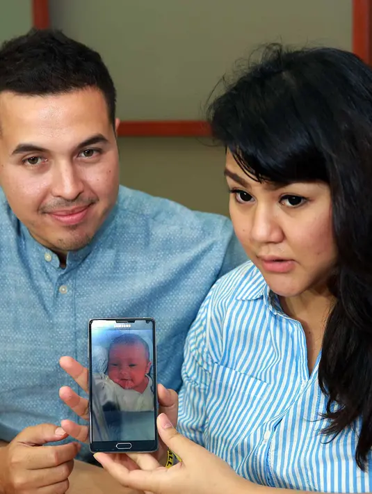 Mikkairo Riley Sungkar. Anak kedua dari pasangan Rifat Sungkar dan Sissy Priscillia ini berjenis kelamin laki-laki. Lahir pada Sabtu, 8 Agustus 2015 di RS Premier Bintaro secara caesar dengan berat 3,4 kg dan panjang 52 cm. (Deki Prayoga/Bintang.com)