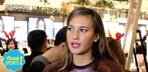 Meskipun sibuk menjadi aktivis lingkungan dan syuting film, Nadine Chandrawinata tetap memberikan waktu untuk keluarganya.