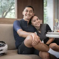 Potret Harmonis Tyna Kanna dan Kenang Mirdad. (Sumber: Instagram/tynakannamirdad dan Instagram/kenangmirdad)