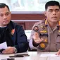 Direktur Reserse Kriminal Khusus Polda Riau Komisaris Besar Ferry Irawan (kiiri). (Liputan6.com/M Syukur)