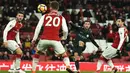 Proses terjadinya gol yang dicetak gelandang Manchester City, Bernardo Silva, ke gawang Arsenal pada laga Premier League di Stadion Emirates, London, Kamis (1/3/2018). Arsenal kalah 0-3 dari City. (AFP/Glyn Kirk)
