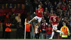 Zlatan Ibrahimovic membuka keunggulan Manchester United atas FC Zorya Luhansk pada laga kedua Grup A Liga Europa di Old Trafford, Jumat (30/9/2016) dini hari WIB. MU menang 1-0. (Action Images via Reuters/Jason Cairnduff)