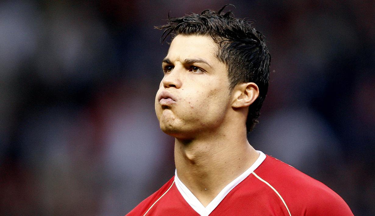 Bintang Manchester United, Cristiano Ronaldo, saat tampil melawan AC Milan pada laga Liga Champions di Stadion Old Trafford, Manchester, Selasa (24/4/2007). (AFP/Andrew Yates)