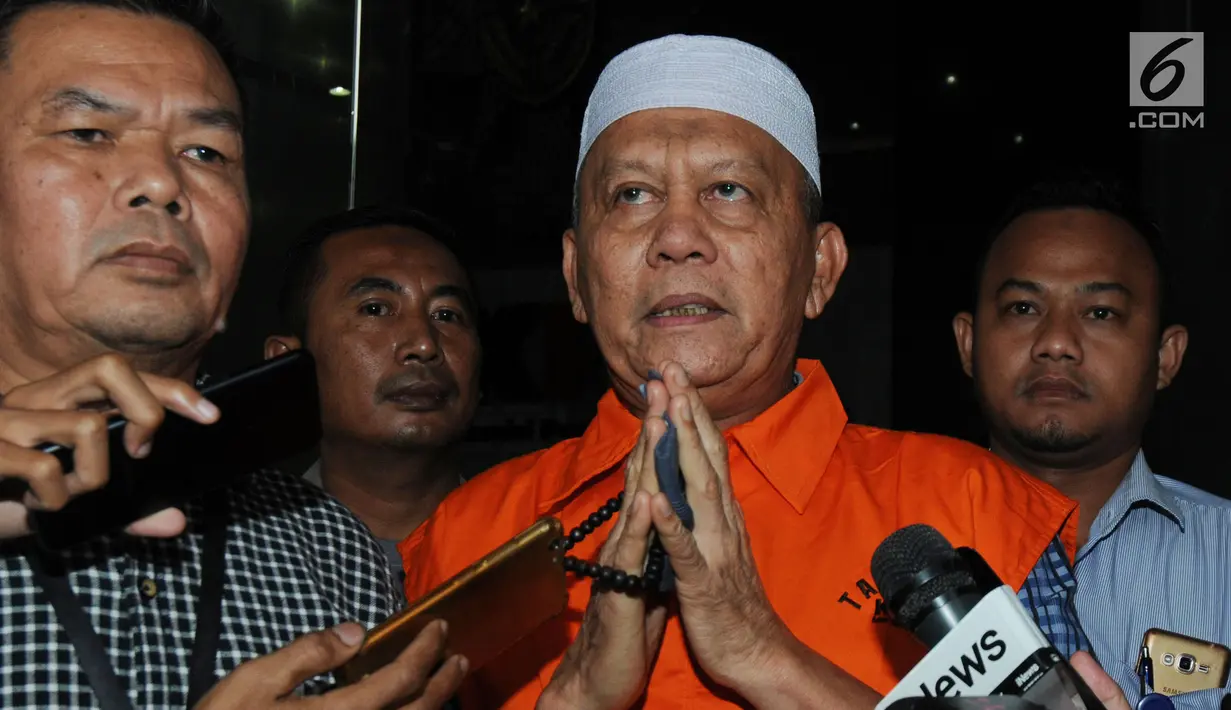 Mantan anggota DPRD Sumut Rijal Sirait usai menjalani pemeriksaan di Gedung KPK, Jakarta, Rabu (4/7). KPK menahan Rijal untuk mempermudah pemeriksaan terkait suap. (Merdeka.com/Dwi Narwoko)