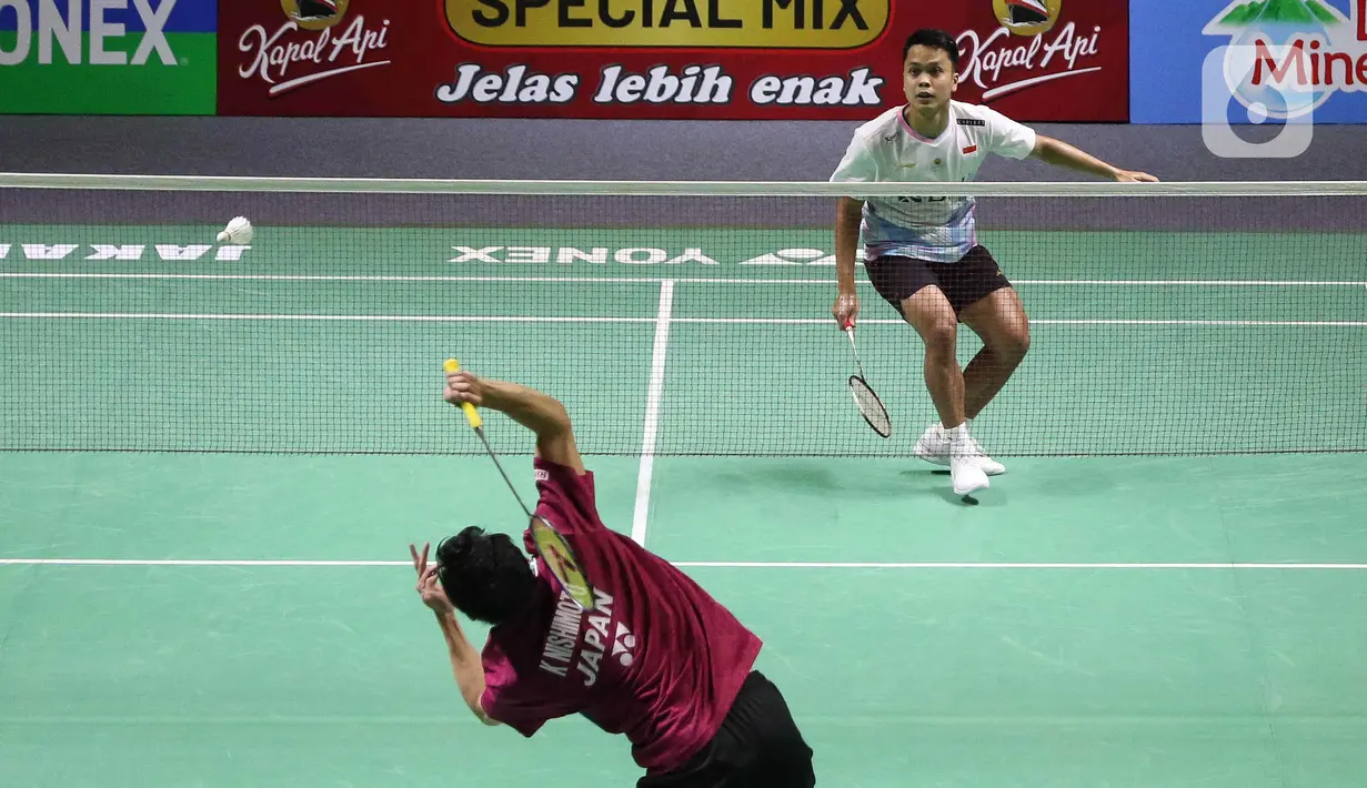 Anthony Sinisuka Ginting harus mengakui keunggulan Kenta Nishimoto di babak pertama Indonesia Open 2024. (Liputan6.com/Herman Zakharia)