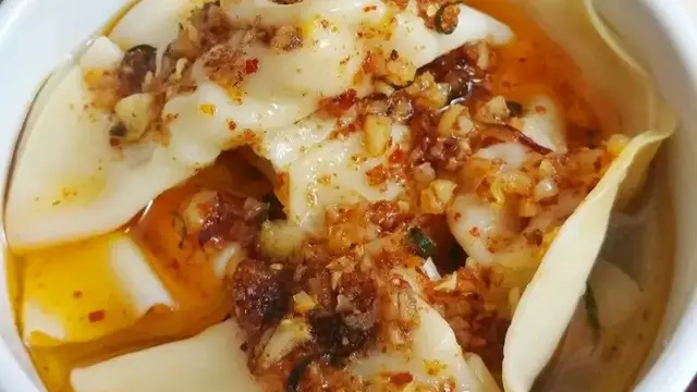 Resep pangsit kuah chili oil. (dok. Cookpad @veykeu_pesta)