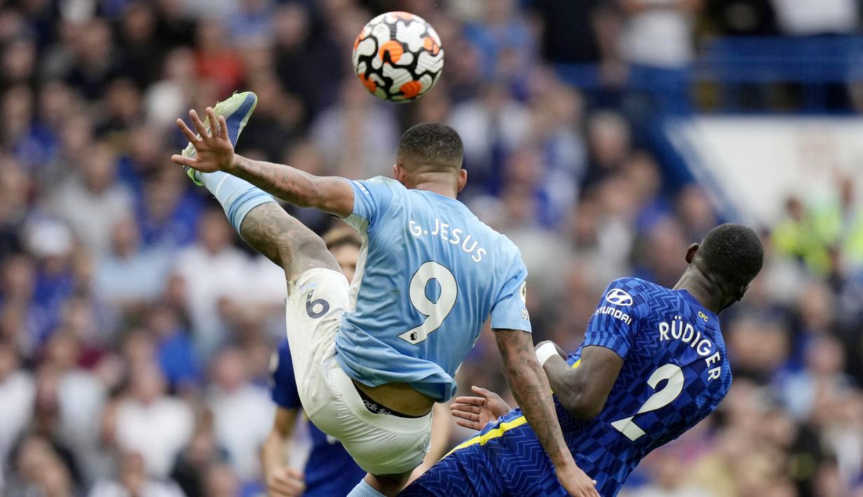 Manchester City juga tampil agresif dengan melepaskan 15 tembakan yang empat di antaranya akurat. (AP/Alastair Grant)
