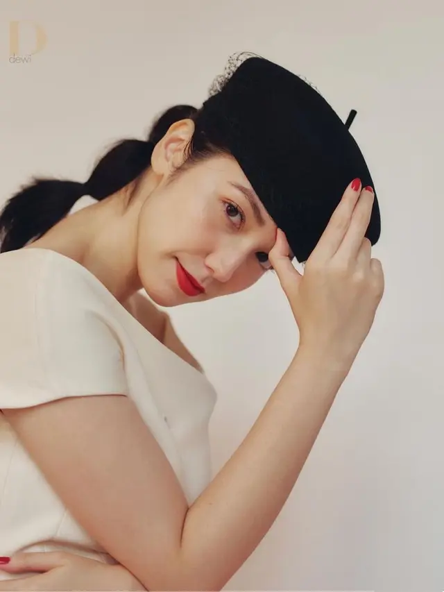 Velove Vexia pakai lipstik merah (Instagram/vaelovexia)