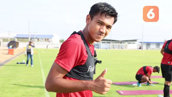 Striker Timnas Indonesia U-22, Titan Agung Fawwazi saat sesi latihan di Visakha Training Center, Phnom Penh, Kamboja, Sabtu (6/5/2023) jelang menghadapi Timor Leste pada laga ketiga Grup A SEA Games 2023, Minggu, 7 Mei 2023. (Bola.com/Abdul Aziz)
