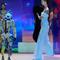 Sebuah robot humanoid dan model ikut serta dalam MACH33: Physical AI Fashion Show dari Galaxy Corporation di Seoul, Korea Selatan, Kamis 28 Mei 2026. (AP Photo/Ahn Young-joon)