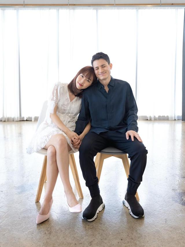 Umumkan Pernikahan, Ini 8 Potret Mesra Sunny Dahye dan Chris Okano