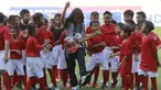 Turnamen sepak bola Piala Presiden 2022 sebagai ajang pemanasan menjelang bergulirnya kompetisi BRI Liga 1 2022/2023 telah resmi dibuka oleh Menpora Zainudin Amali di Stadion Manahan, Solo, Sabtu (11/6/2022). Acara pembukaan berlangsung meriah dengan dihadiri oleh para suporter di dalam stadion sambil menikmati sajian tari tradisonal, musik dangdut dan penampilan grup band GIGI. (Bola.com/Arief Bagus)