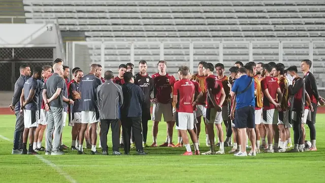 Ketua PSSI, Erick Thohir, menemui Timnas Indonesia yang sedang melakukan persiapan untuk melawan Timnas Bahrain dalam lanjutan putaran ketiga Kualifikasi Piala Dunia 2026 Zona Asia.