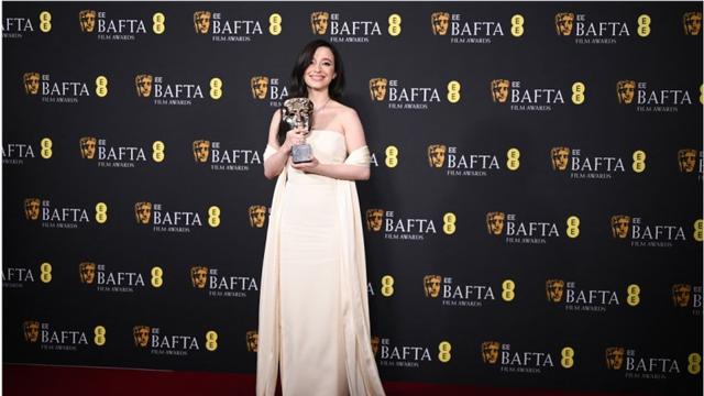 Mikey Madison di BAFTA 2025 (JUSTIN TALLIS / AFP)