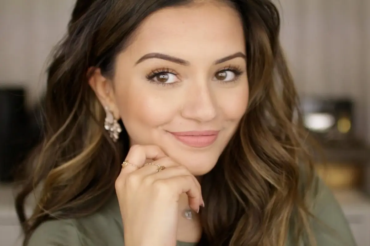 Tampilan Makeup Flawless yang Nggak Menor