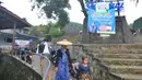 Menyusuri kawasan pemukiman Baduy Luar dari awal Tugu Selamat Datang yang dilengkapi spanduk menjaga protokol kesehatan di Ciboleger hingga berlanjut ke Kampung Belilmbing, Kampung Morango sampai Kampung Gazebo seperti merasakan kembali suasana pada masa sebelum pandemi. (merdeka.com/Arie Basuki)