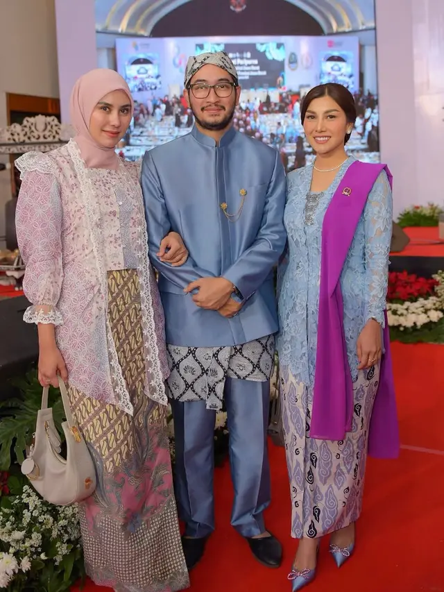 Nisya Ahmad saat Hadir di Hari Jadi Jawa Barat mengenakan heels puluhan juta. [@nissyaa]