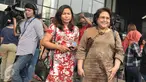 Elza Syarief tersenyum usai menjalani pemeriksaan di gedung KPK, Jakarta, Senin (17/4). Elza diperiksa sebagai saksi untuk tersangka Miryam S Haryani terkait dugaan pemberian keterangan palsu dalam sidang kasus korupsi e-KTP. (Liputan6.com/Helmi Afandi)