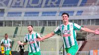 Ilija Spasojevic (kiri) tengah berada di puncak performanya bersama Melaka United. (facebook.com/MelakaUnitedSA)