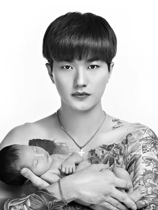 Beberapa hari setelah kelahiran si kecil, sama seperti kebanyakan selebriti, Moa dan Lee tampaknya langsung ingin mengabadikan momen putrinya. Moa dan Lee melakukan pemotretan newborn untuk baby Kyra.(Liputan6.com/IG/ leejeonghoon).