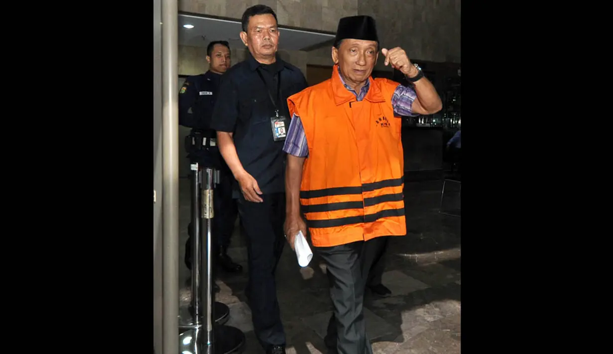 Pemeriksaan terhadap mantan Bupati Bangkalan, Fuad Amin Imron ini merupakan kesekiankalinya sebagai tersangka, Jakarta, Rabu (10/12/2014). (Liputan6.com/Miftahul Hayat)