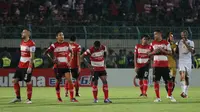 Kalah dari Persebaya, Pelatih Madura United Salahkan Kartu Merah
