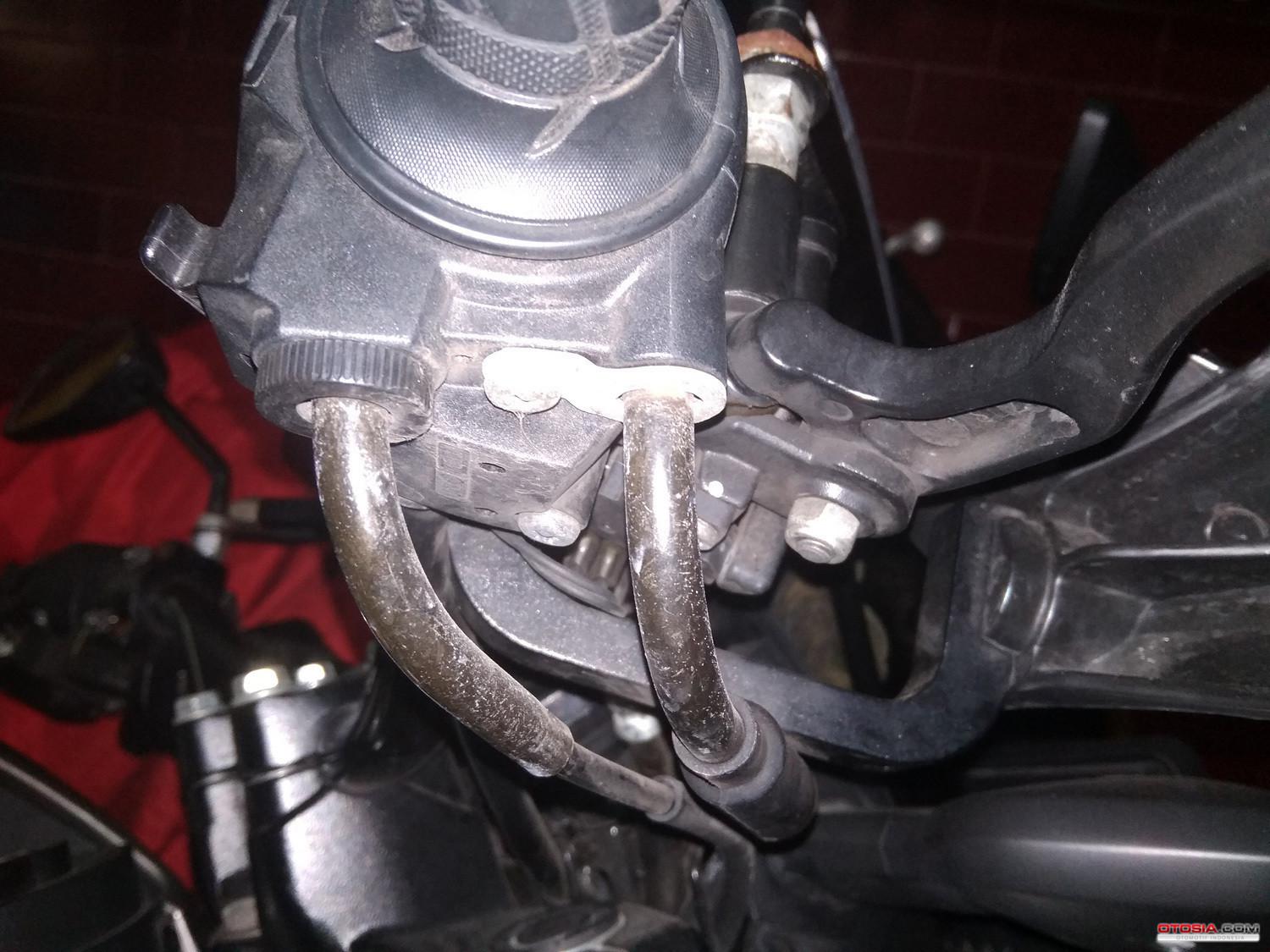 Throttle gas (Otosia.com/Nazarudin Ray)