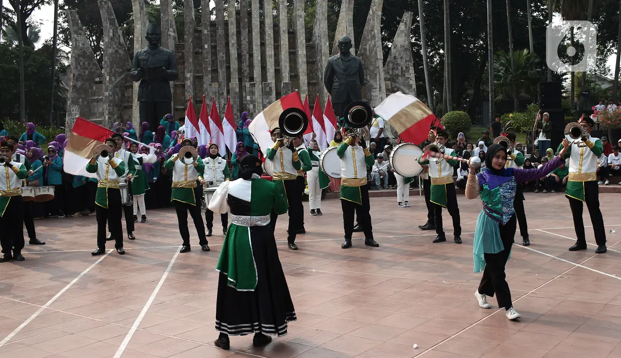 Parade mulai berjalan dari Jalan Borobudur, Jakarta Pusat. Parade berakhir di Museum Taman Proklamasi. (merdeka.com/Arie Basuki)