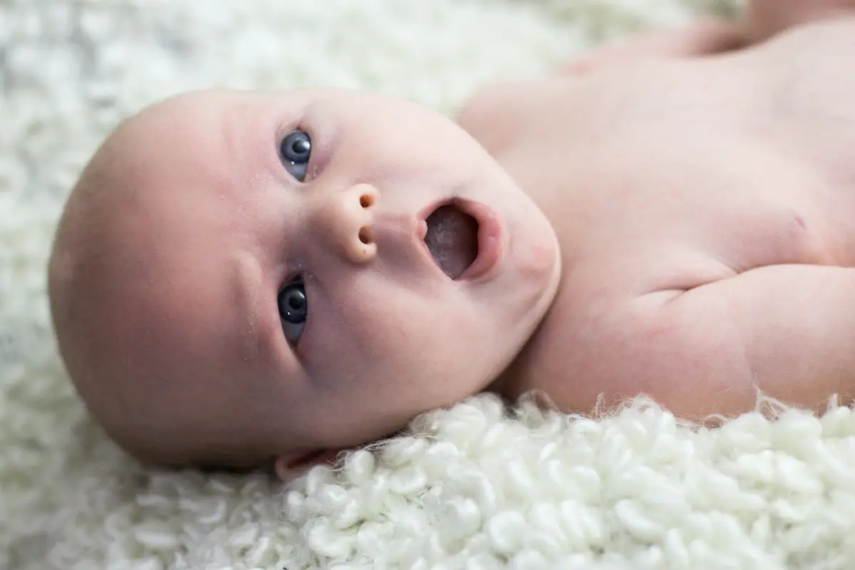 4 Cara Tepat untuk Mencegah dan Mengatasi Biang Keringat pada Bayi
