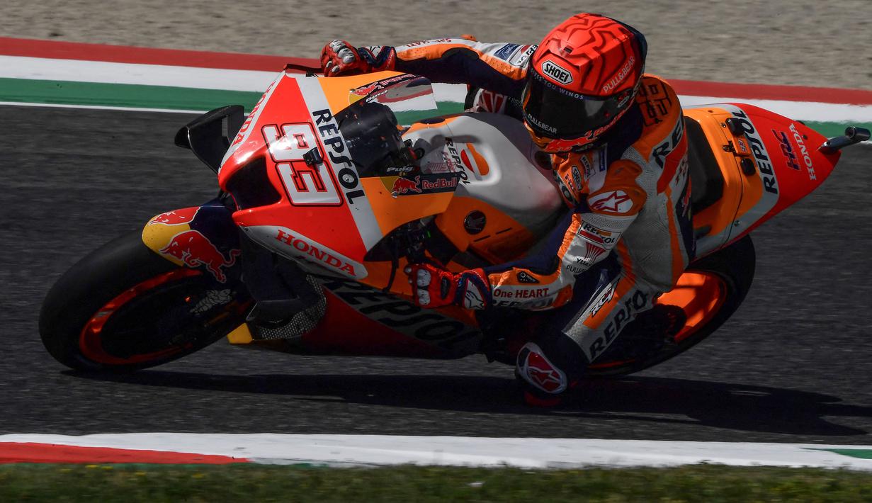 Pada balapan MotoGP Italia ini, Marc Marquez memulai balapan dari urutan ke-12 dan hanya puas finis di posisi ke-10. The Baby Aliens tercatat belum pernah naik podium pada musim 2022 ini. Posisi terbaiknya yaitu finis di posisi keempat saat MotoGP Spanyol. (AFP/Filippo Monteforte)