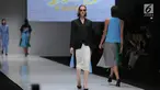 Model memperagakan busana koleksi Friederich Herman pada Jakarta Fashion Week 2018 di Senayan City, Jakarta, Senin (23/10). Dalam ajang fashion tersebut Friederich Herman mengangkat tema 'The Burst Of Personalities Within'. (Liputan6.com/Faizal Fanani)