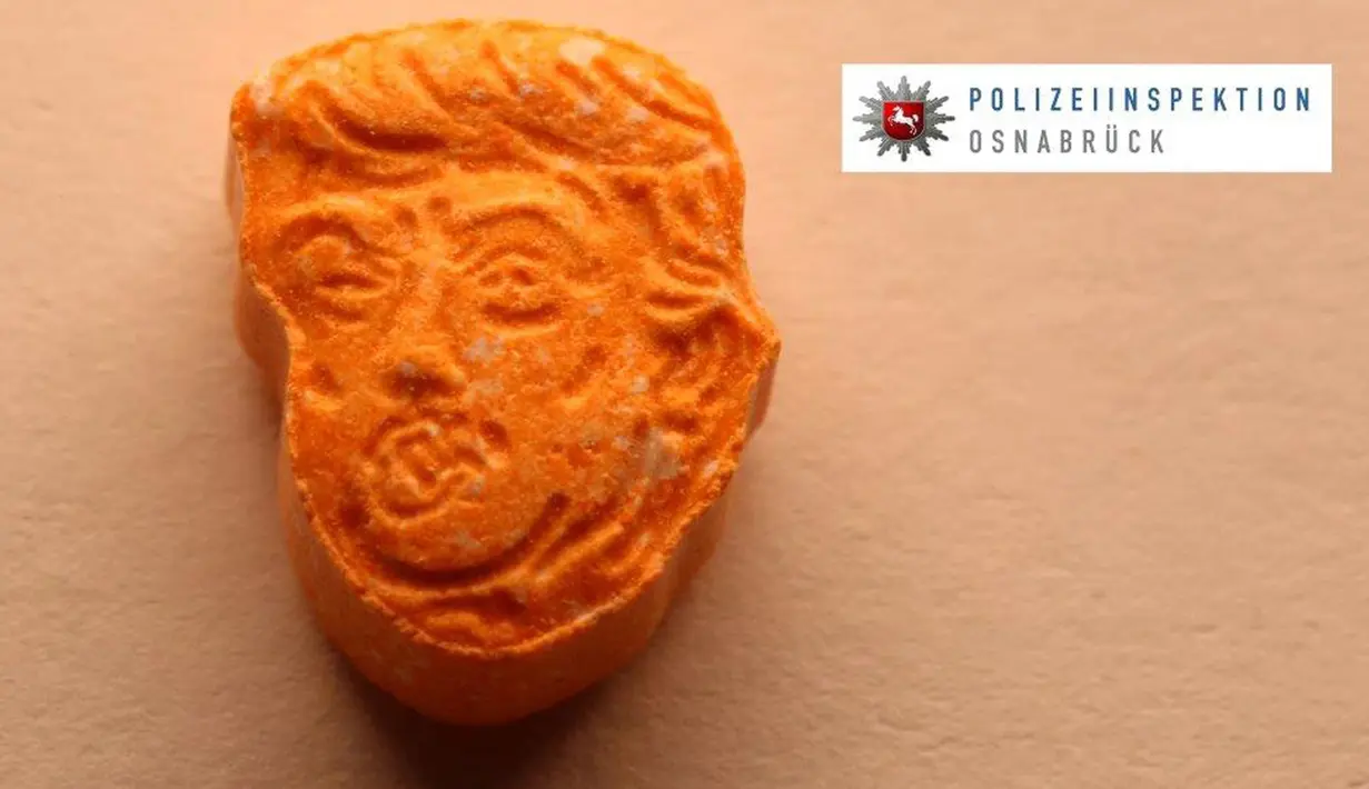 Gambar tak bertanggal memperlihatkan pil ekstasi berwarna wortel dengan bentuk wajah Presiden AS Donald Trump yang disita oleh kepolisian Jerman di kota Osnabruck. Nilai jual dari pil ekstasi ini diperkirakan sekitar Rp 613 juta (Police Osnabrueck via AP)