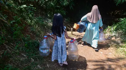 Krisis Air Bersih Melanda Desa Cidokom Saat Kemarau Panjang