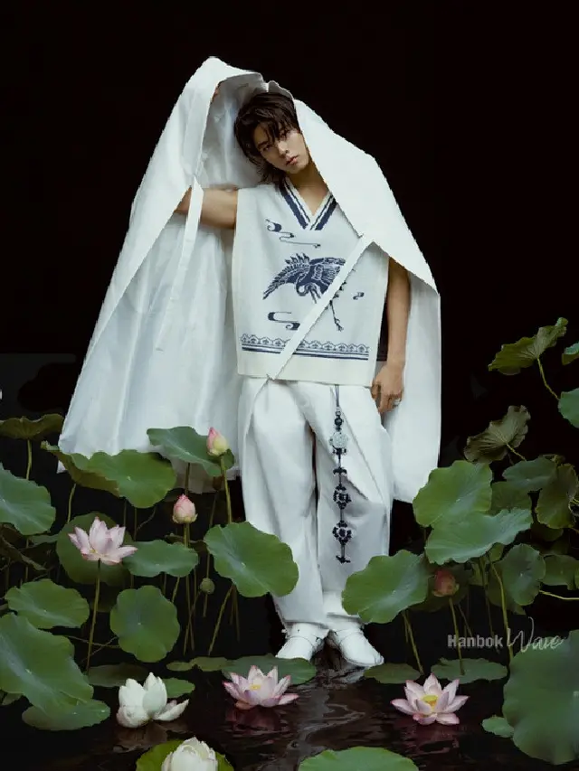 Deretan Foto Park Bo Gum Ber-hanbok Jelang Chuseok untuk Kampanye Global