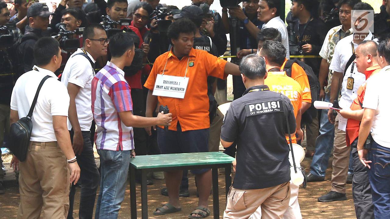 Tersangka Penembak Gedung DPR Jalani Proses Rekonstruksi