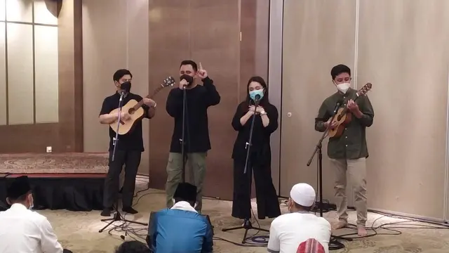 Band HIVI! merasa tertantang saat tampil di depan puluhan anak yatim piatu.