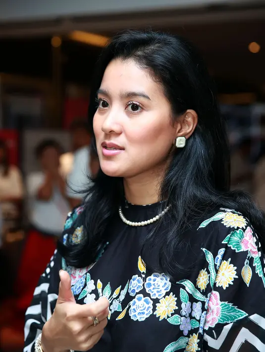 Bagi istri, pembalap Ananda Mikola ini mengatakan promosi wisata dan budaya melalui film sangat efektif. (Deki Prayoga/Bintang.com)