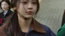 Penampilannya pun langsung mendapat komentar dari K-Netz seperti ada yang menyebutkan jika ia imut, dia terlihat cantik, bahkan dimiripkan dengan Yeri Red Velvet dan Gyuri Kara.  [Dok. YouTube SM Entertainment]