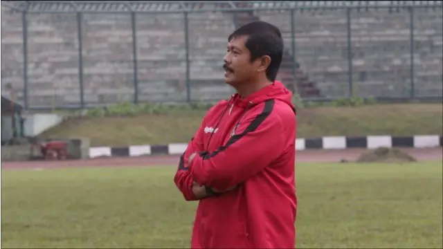 Indra Sjafri memimpin latihan Bali United di Stadion Siliwangi, Jum'at (12/2/2016) sore WIB jelang persiapan melawan Persib Bandung besok.