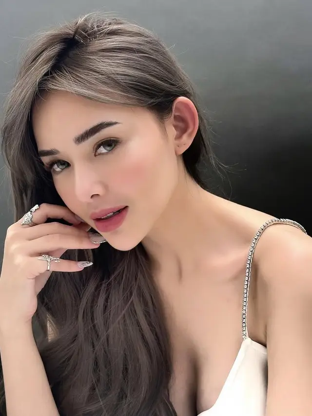 8 Dress Amanda Manopo yang Memikat dan Selalu Tuai Pujian Sepanjang 2024, Mana yang Jadi Favoritmu?